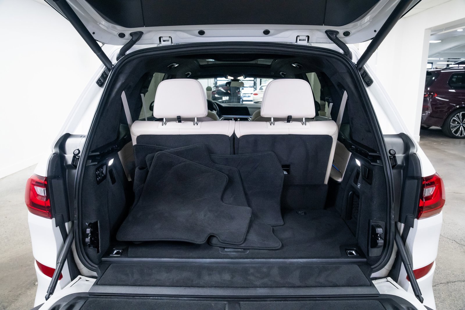 Used 2021 BMW X7 xDrive40i w/ M Sport Package image 8