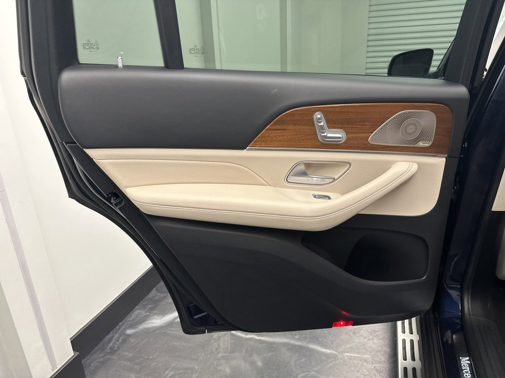 Used 2022 Mercedes-Benz GLS 450 4MATIC image 15