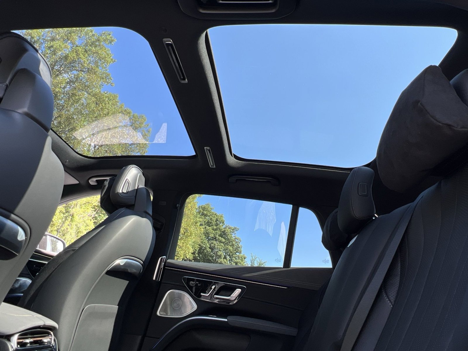 New 2026 Mercedes-Benz EQS 400 4MATIC SUV image 22