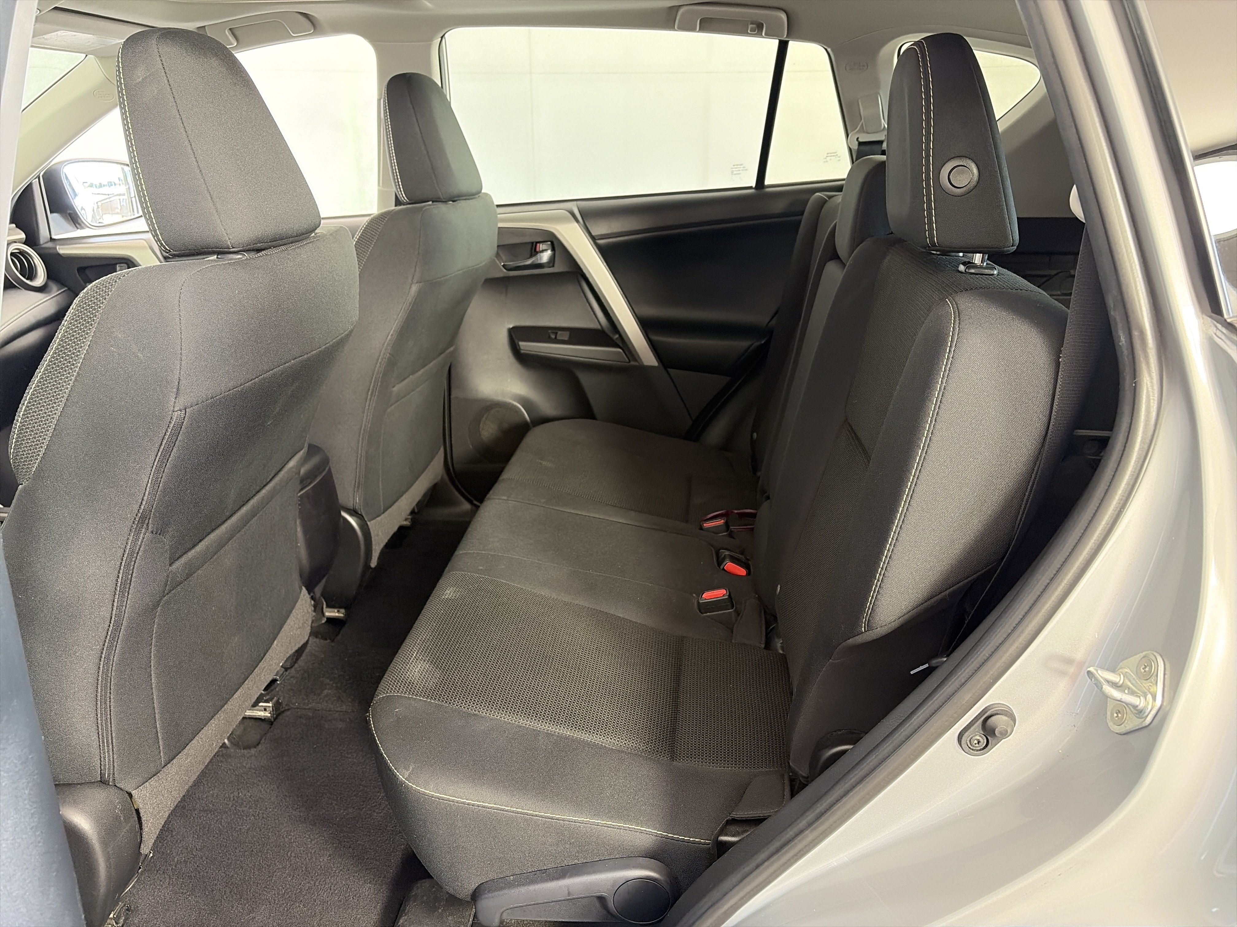 Used 2018 Toyota RAV4 XLE FWD image 7