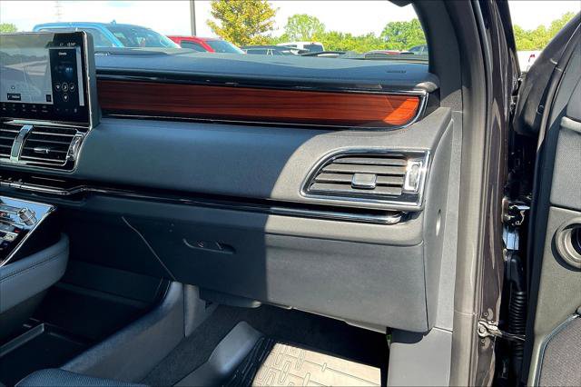 Used 2024 Lincoln Navigator Reserve w/ Monochromatic Package image 24
