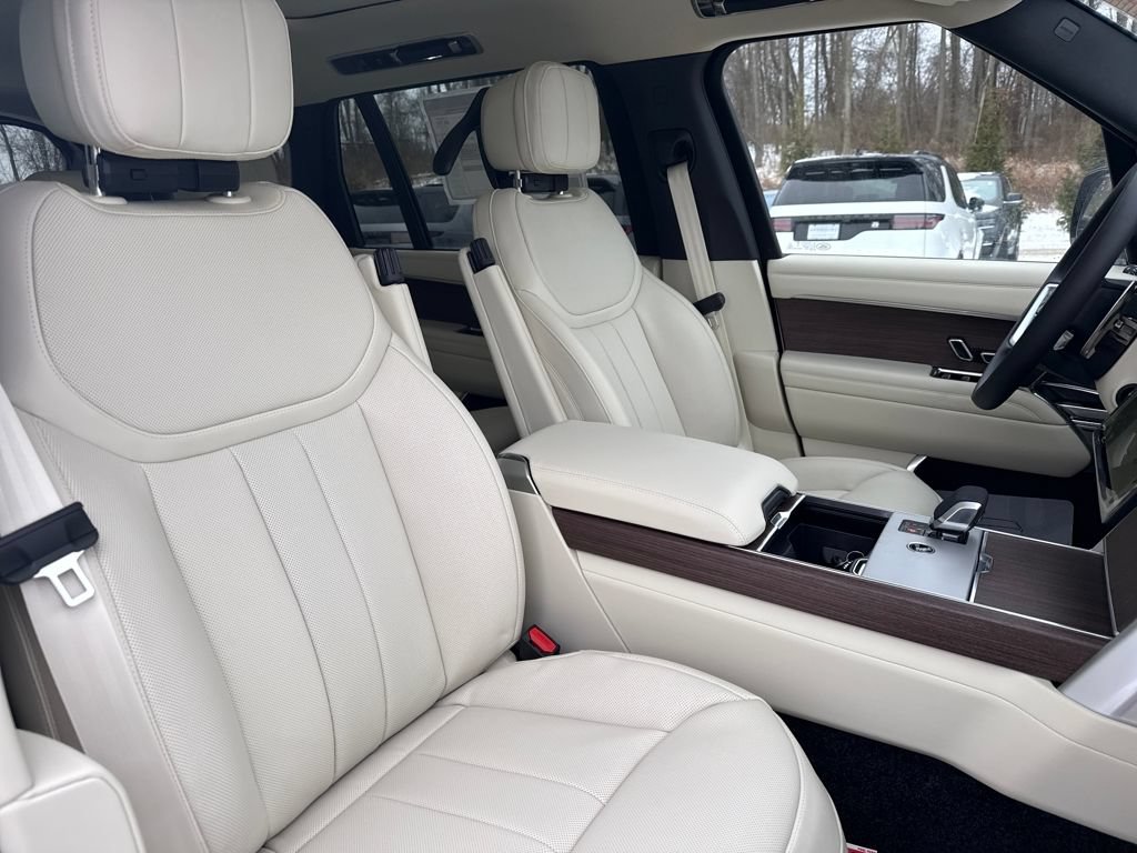 New 2026 Land Rover Range Rover Long Wheelbase SE AWD/4WD image 24