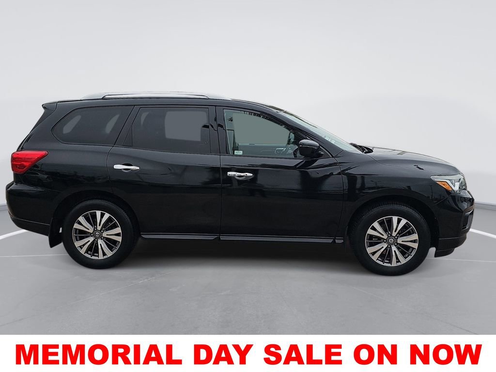 Used 2017 Nissan Pathfinder S FWD image 2