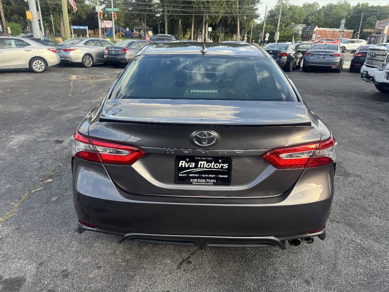 Used 2019 Toyota Camry SE FWD image 4