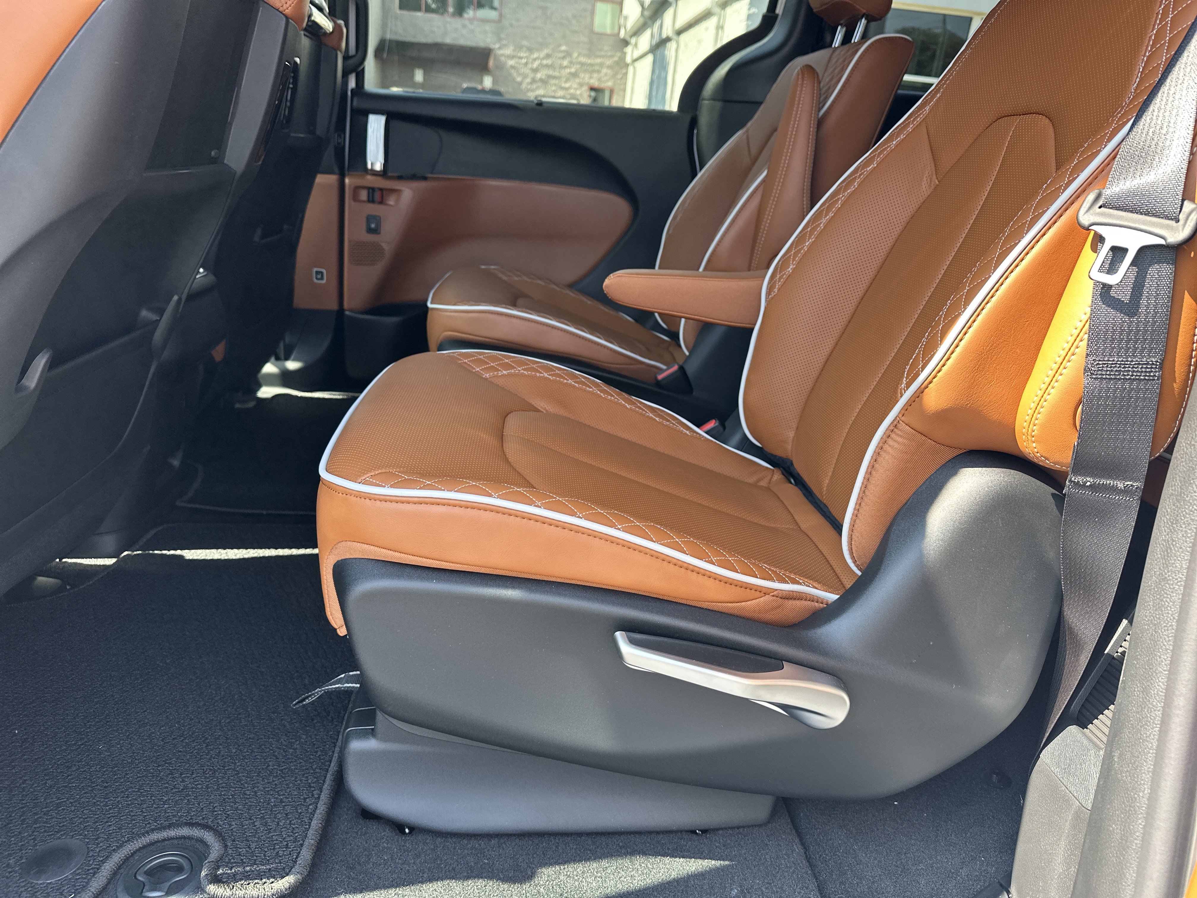 New 2026 Chrysler Pacifica Pinnacle image 14