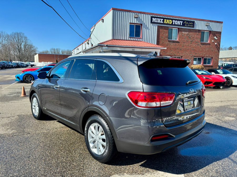 Used 2018 Kia Sorento LX w/ LX V6 Convenience Package image 6