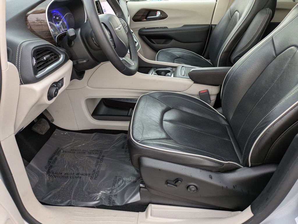 Used 2023 Chrysler Pacifica Limited image 13