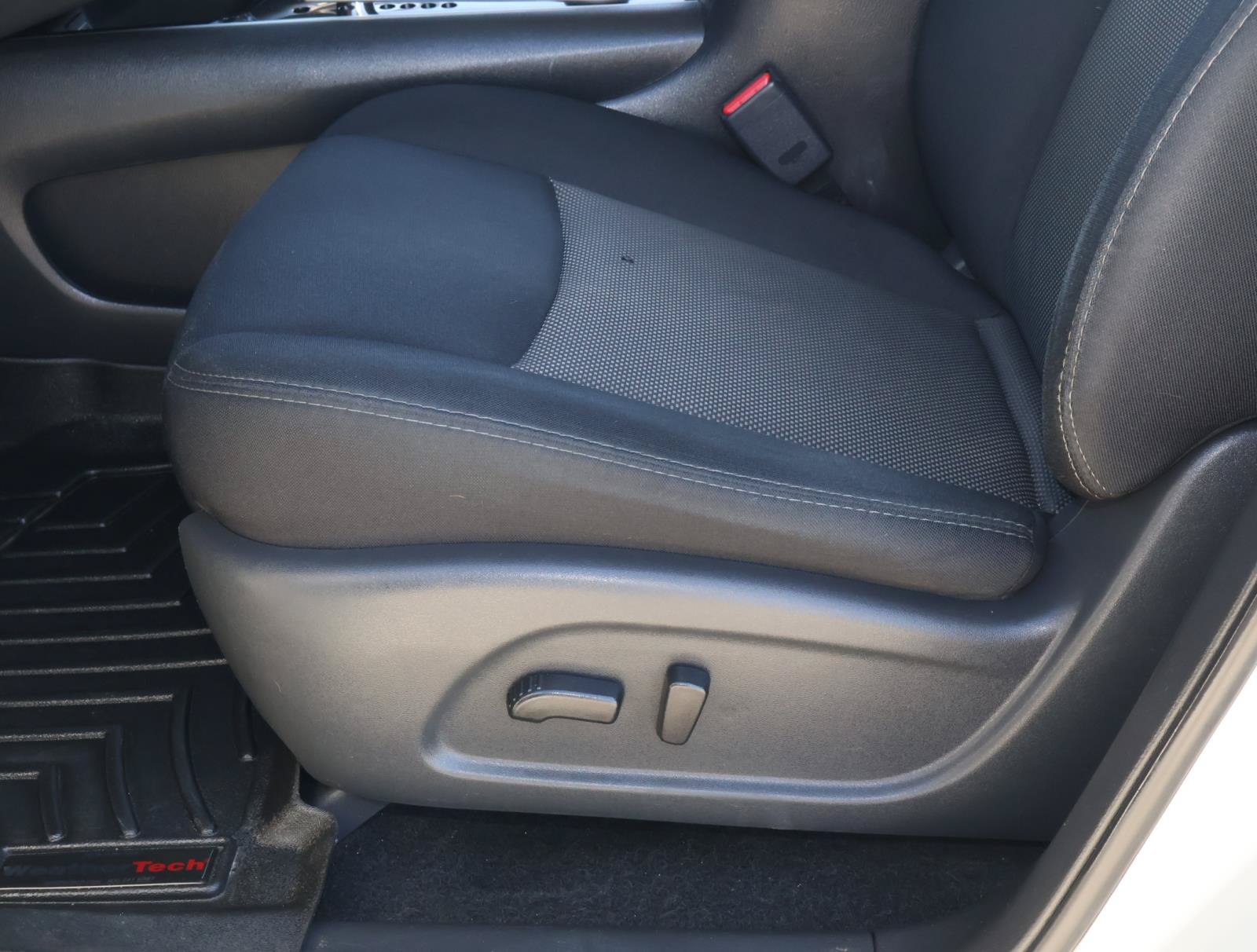 Used 2018 Nissan Pathfinder SV AWD/4WD image 13