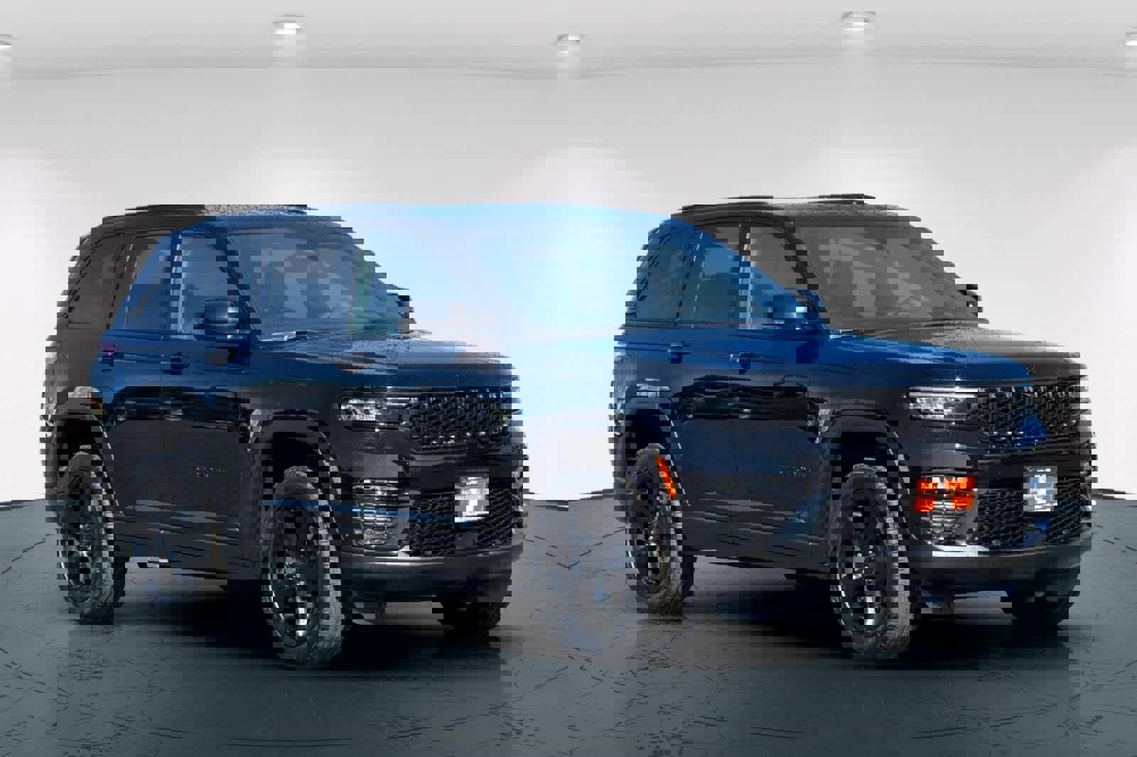 New 2025 Jeep Grand Cherokee Limited w/ Luxury Tech Group II image 5