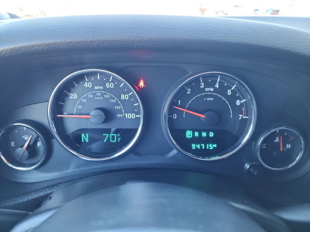 Used 2017 Jeep Wrangler Sahara w/ Connectivity Group image 22
