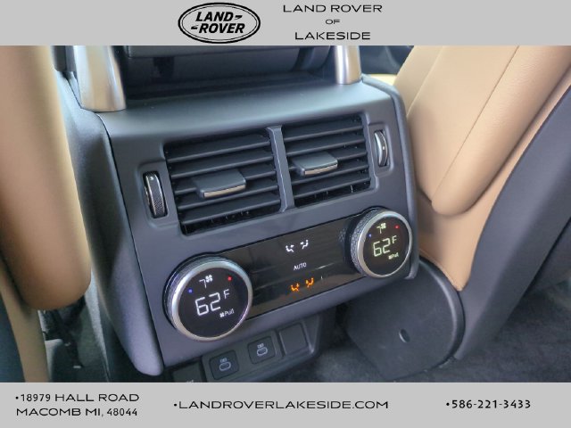 Used 2025 Land Rover Discovery Dynamic SE AWD/4WD image 13