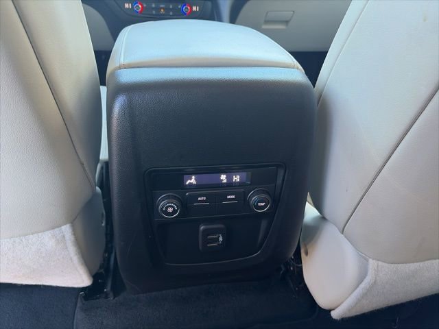 Used 2023 Buick Enclave Essence image 18