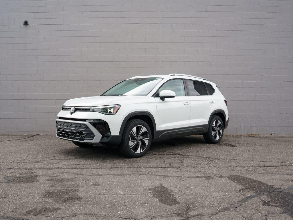 Certified 2025 Volkswagen Taos SE AWD/4WD image 1