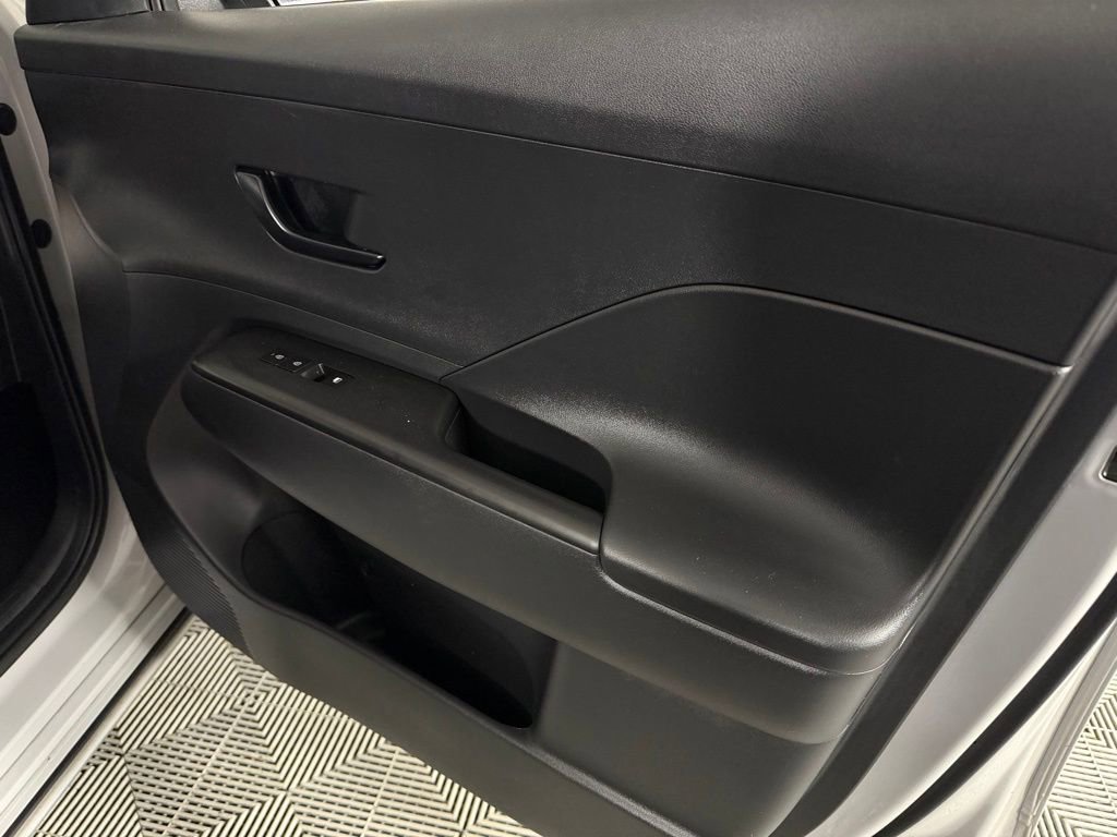 Used 2024 Hyundai Kona SEL image 33