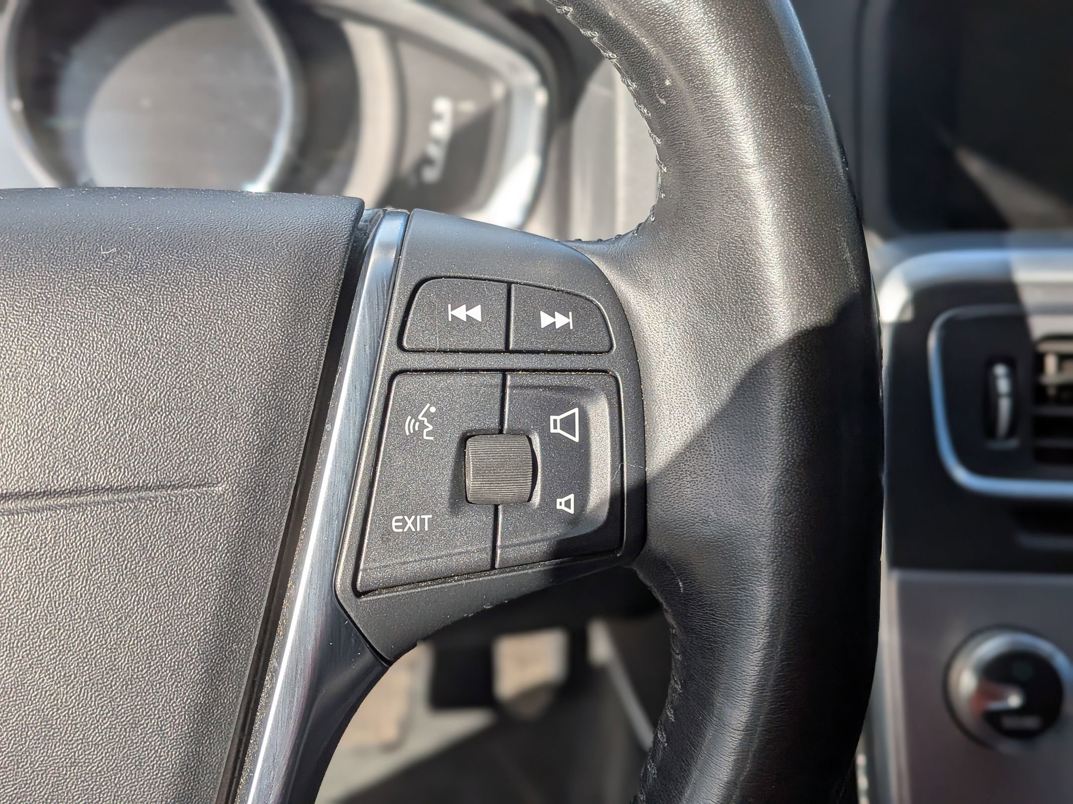 Used 2018 Volvo S60 T5 Dynamic w/ Vision Package image 23