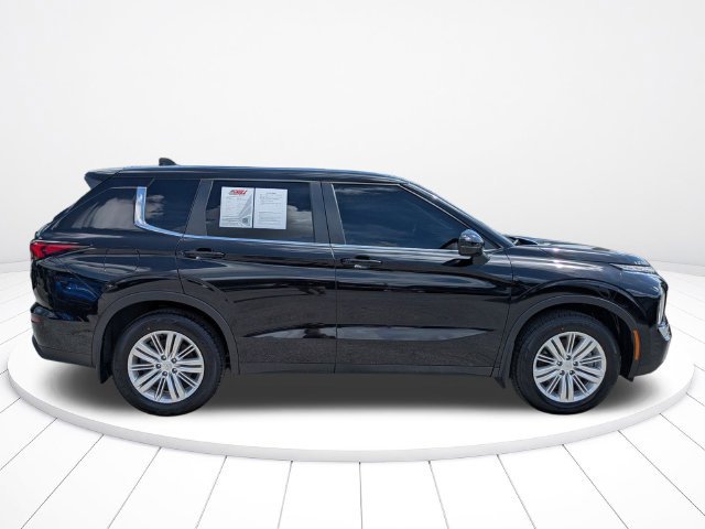 Used 2024 Mitsubishi Outlander ES FWD image 3