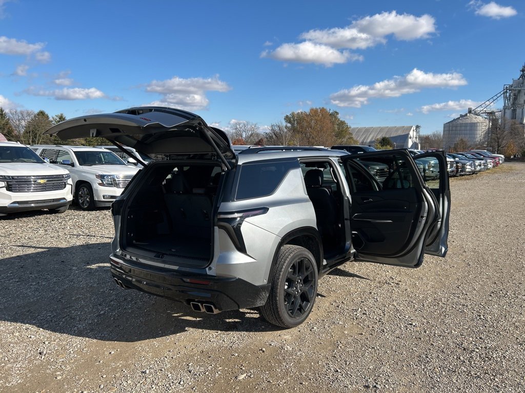 Used 2024 Chevrolet Traverse RS image 27