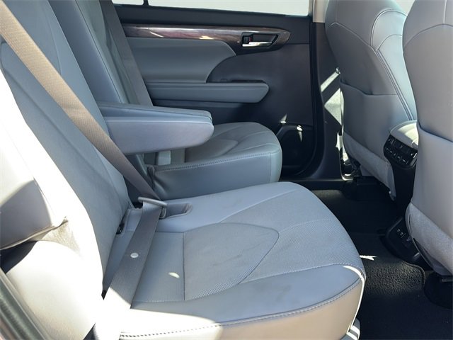 Used 2021 Toyota Highlander Platinum image 13