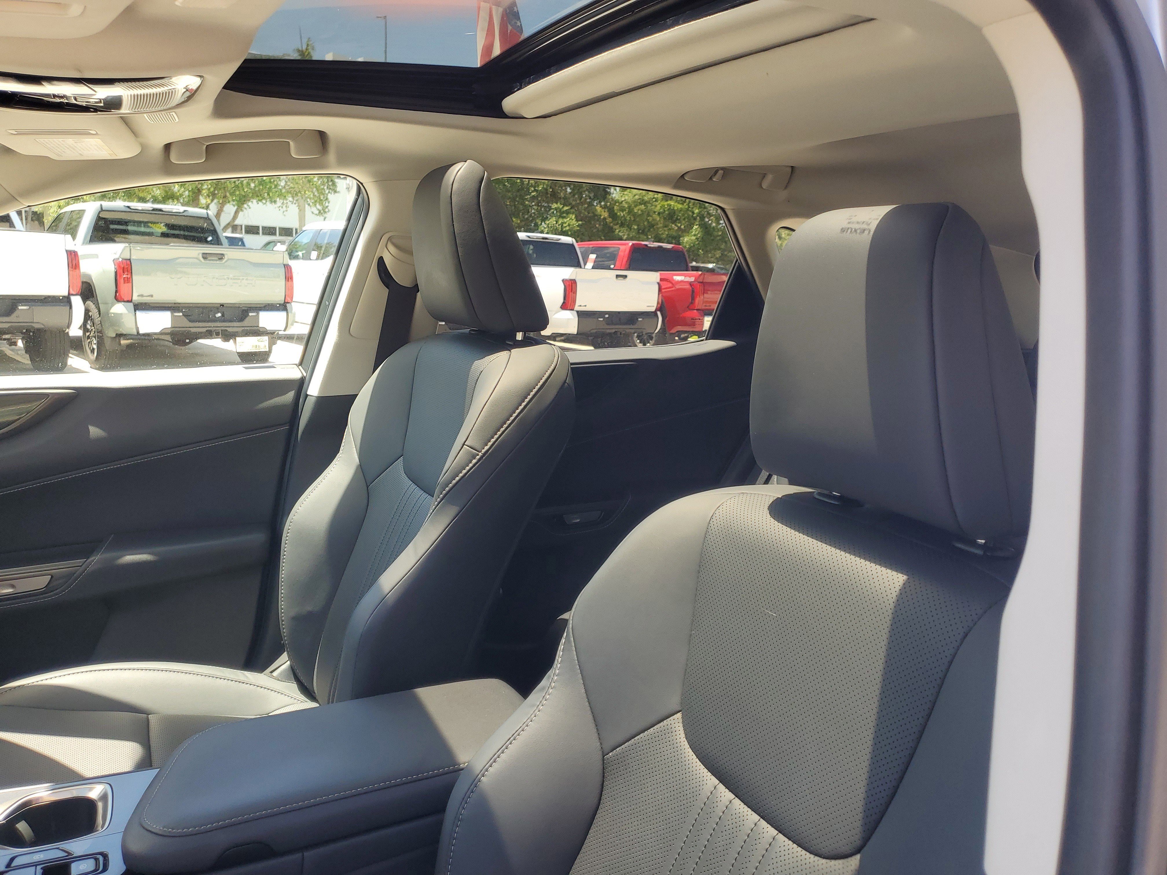 Used 2025 Lexus NX 250 FWD w/ Cold Area Package image 18