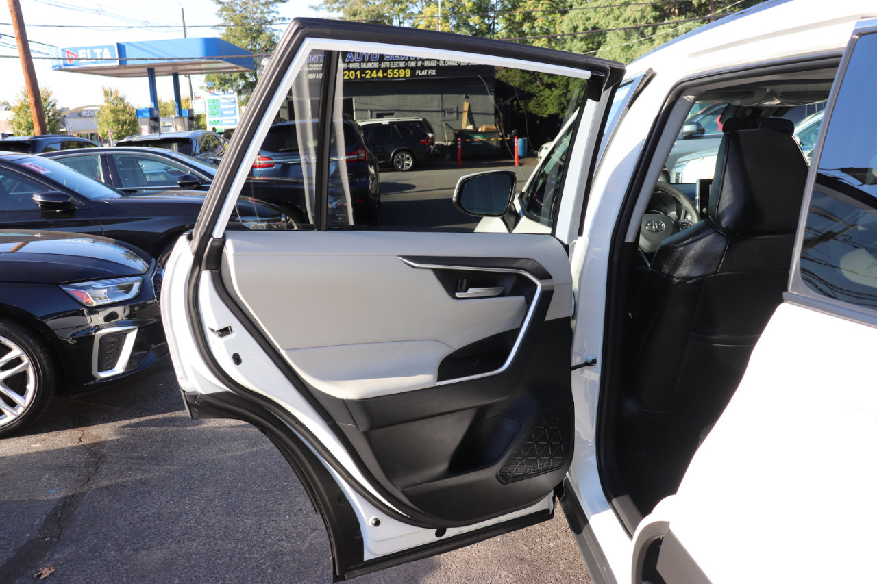 Used 2025 Toyota RAV4 XLE image 24
