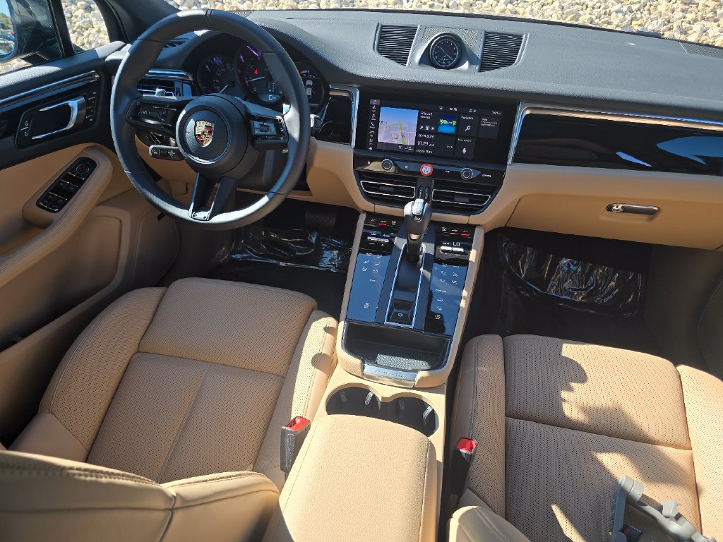 Used 2026 Porsche Macan AWD/4WD image 17