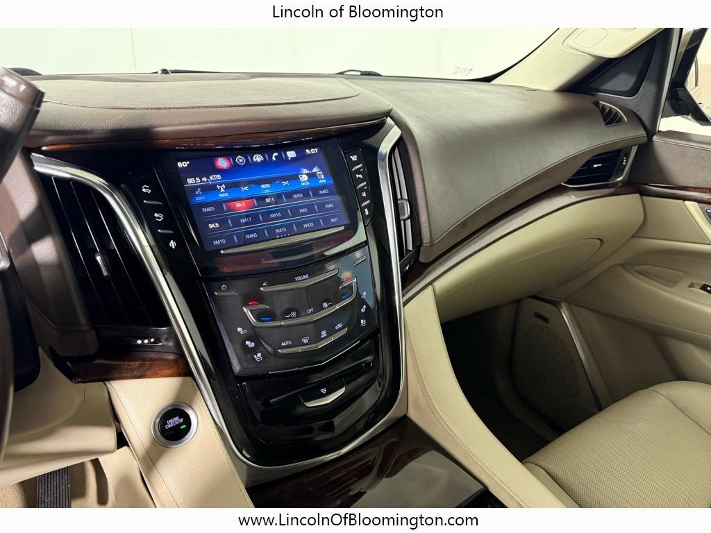 Used 2015 Cadillac Escalade ESV Luxury image 31
