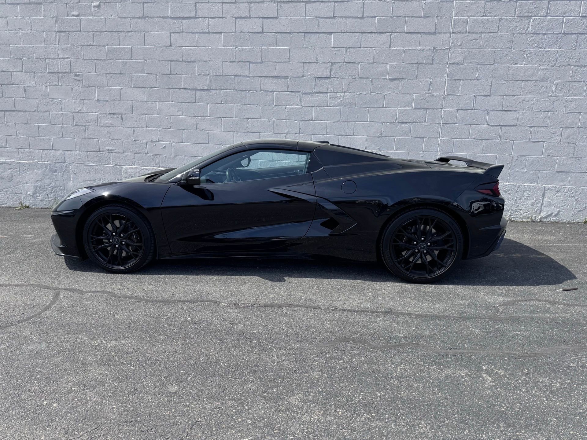 Used 2024 Chevrolet Corvette Stingray Convertible w/ 1LT image 3