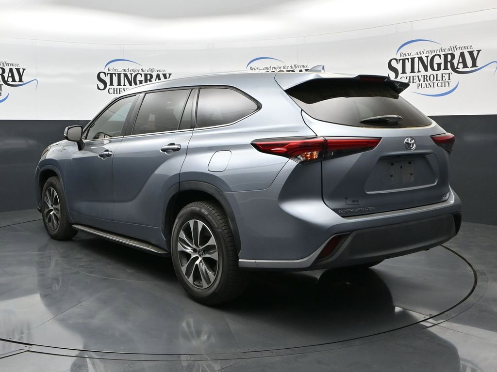 Used 2021 Toyota Highlander XLE image 5