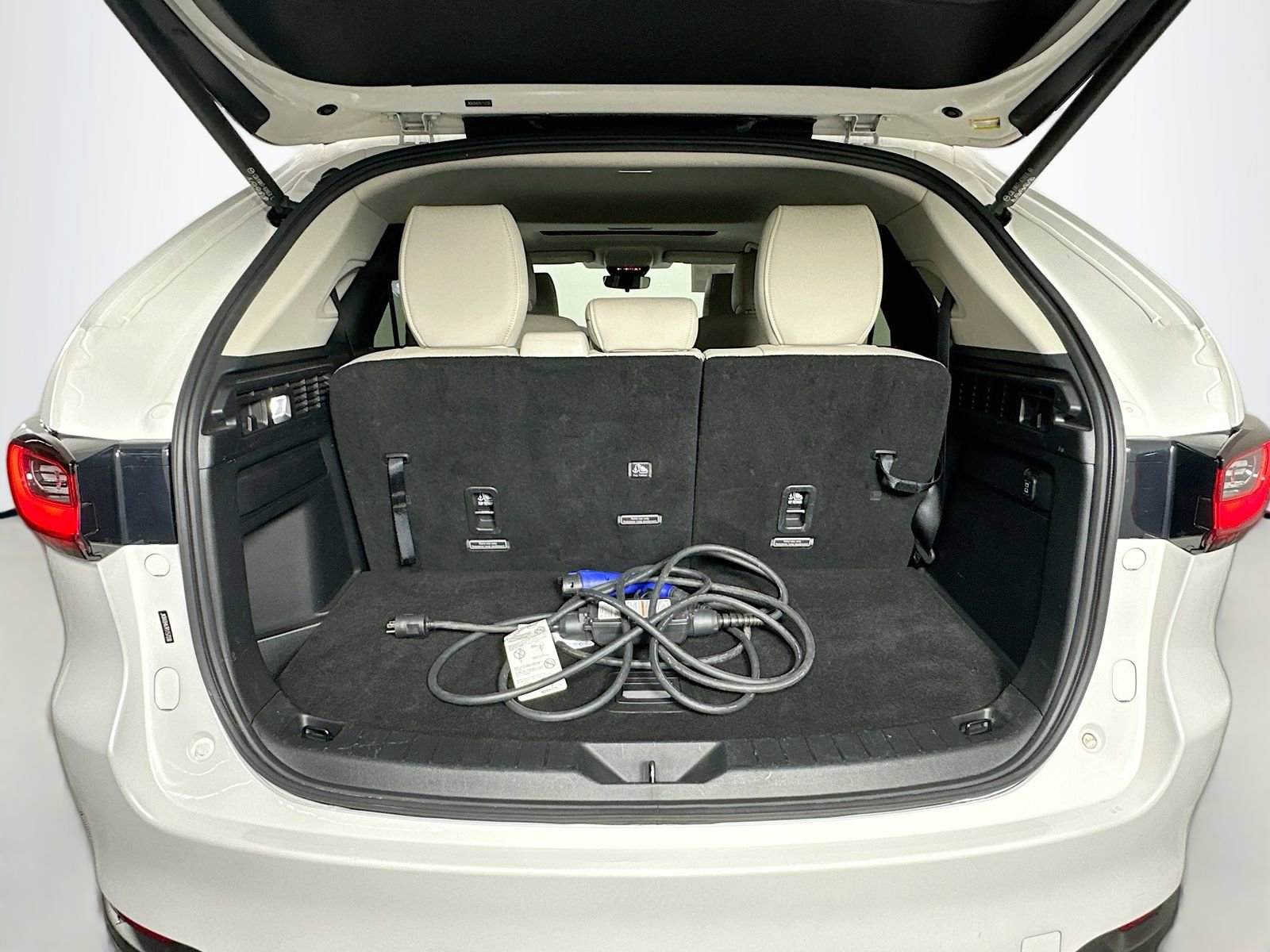 Certified 2024 MAZDA CX-90 Plug-In Hybrid w/ Preferred AWD/4WD image 27
