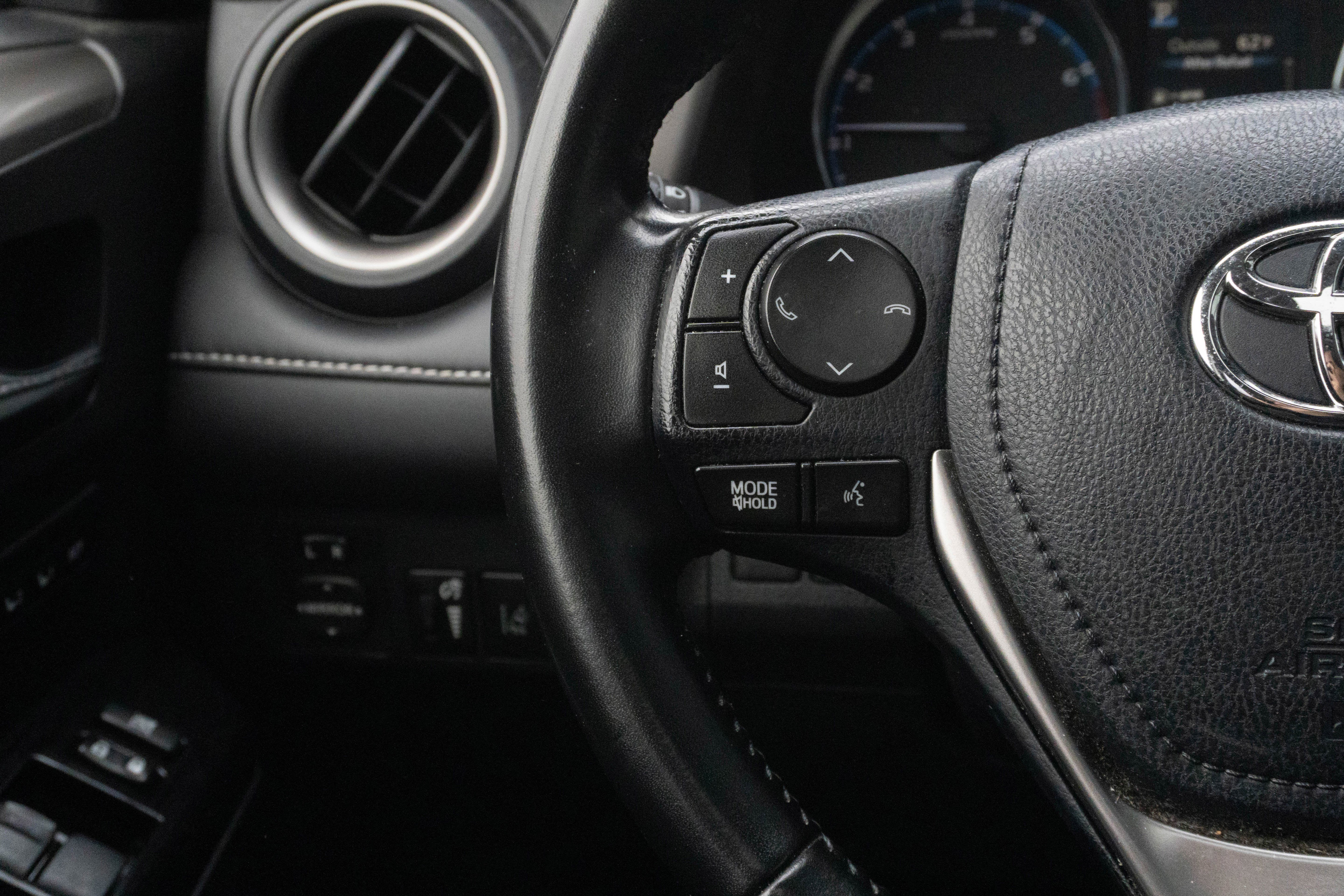 Used 2018 Toyota RAV4 Limited image 19