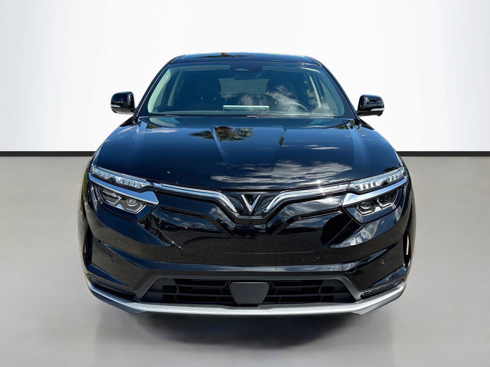 New 2027 VinFast VF 8 Eco AWD/4WD image 2