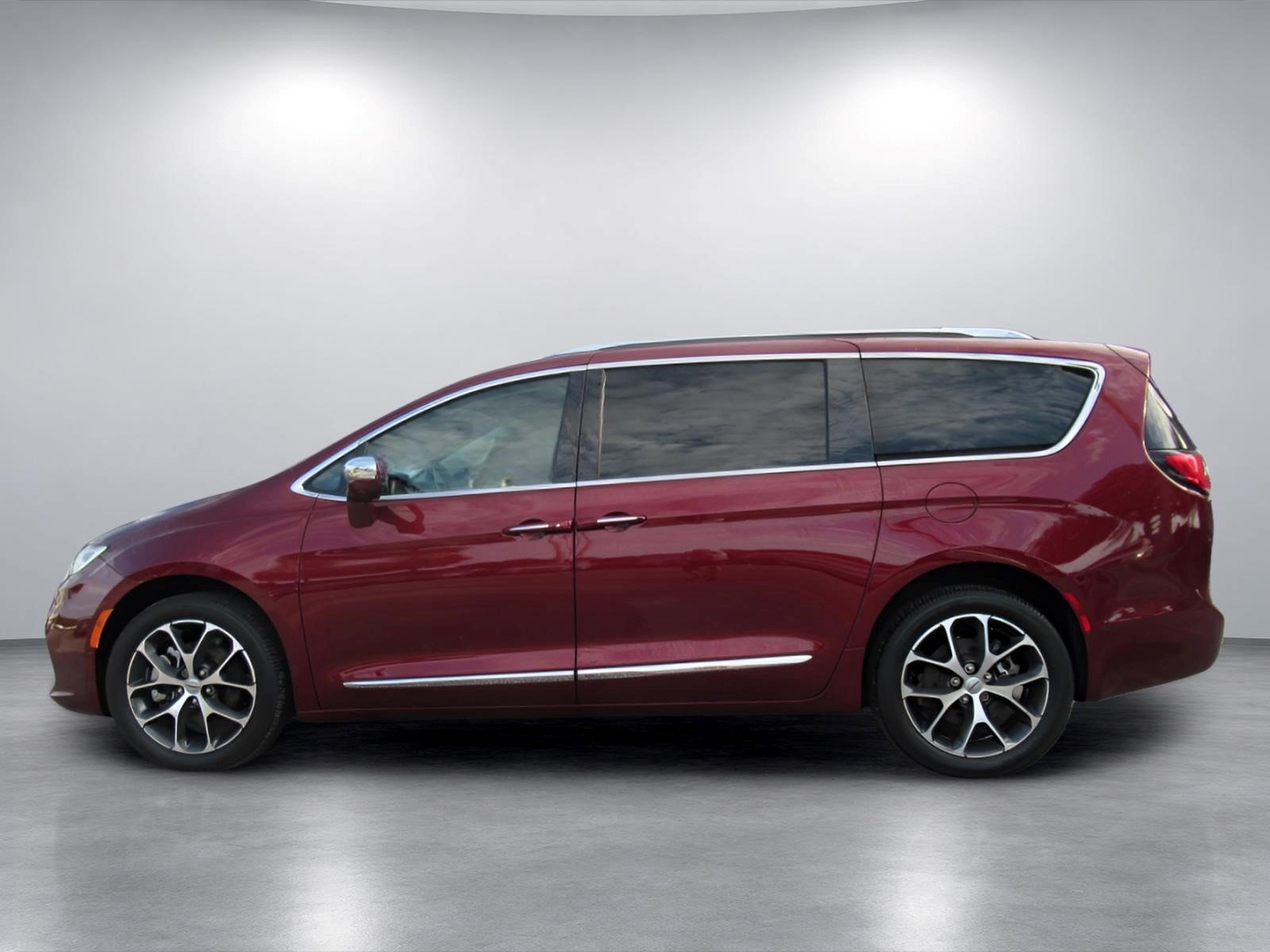 Used 2021 Chrysler Pacifica Limited w/ Premium & Safety Sphere Group AWD/4WD image 4