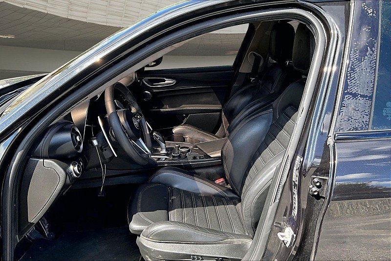 Used 2019 Alfa Romeo Giulia Ti RWD image 21