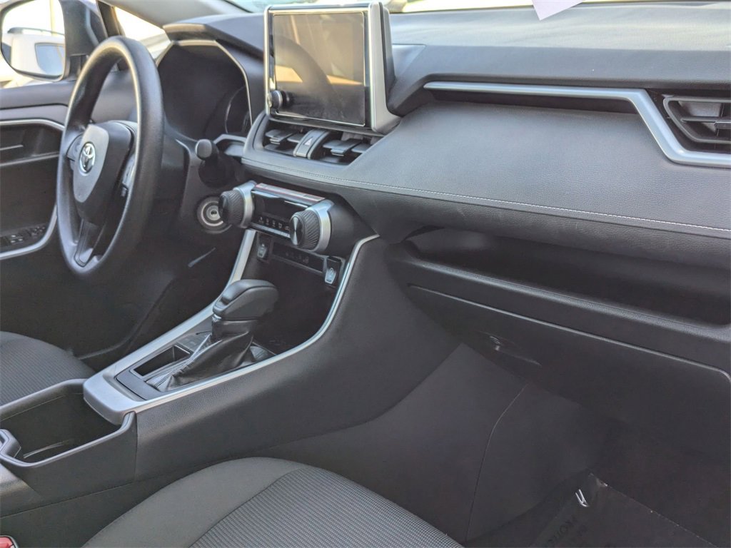 Used 2025 Toyota RAV4 LE image 32