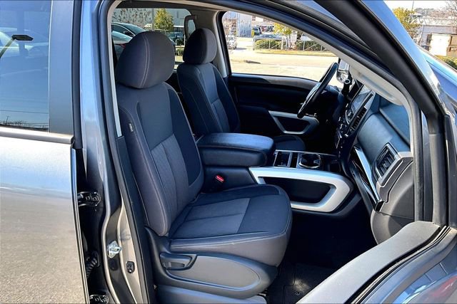 Used 2024 Nissan Titan SV w/ SV Convenience Package image 24