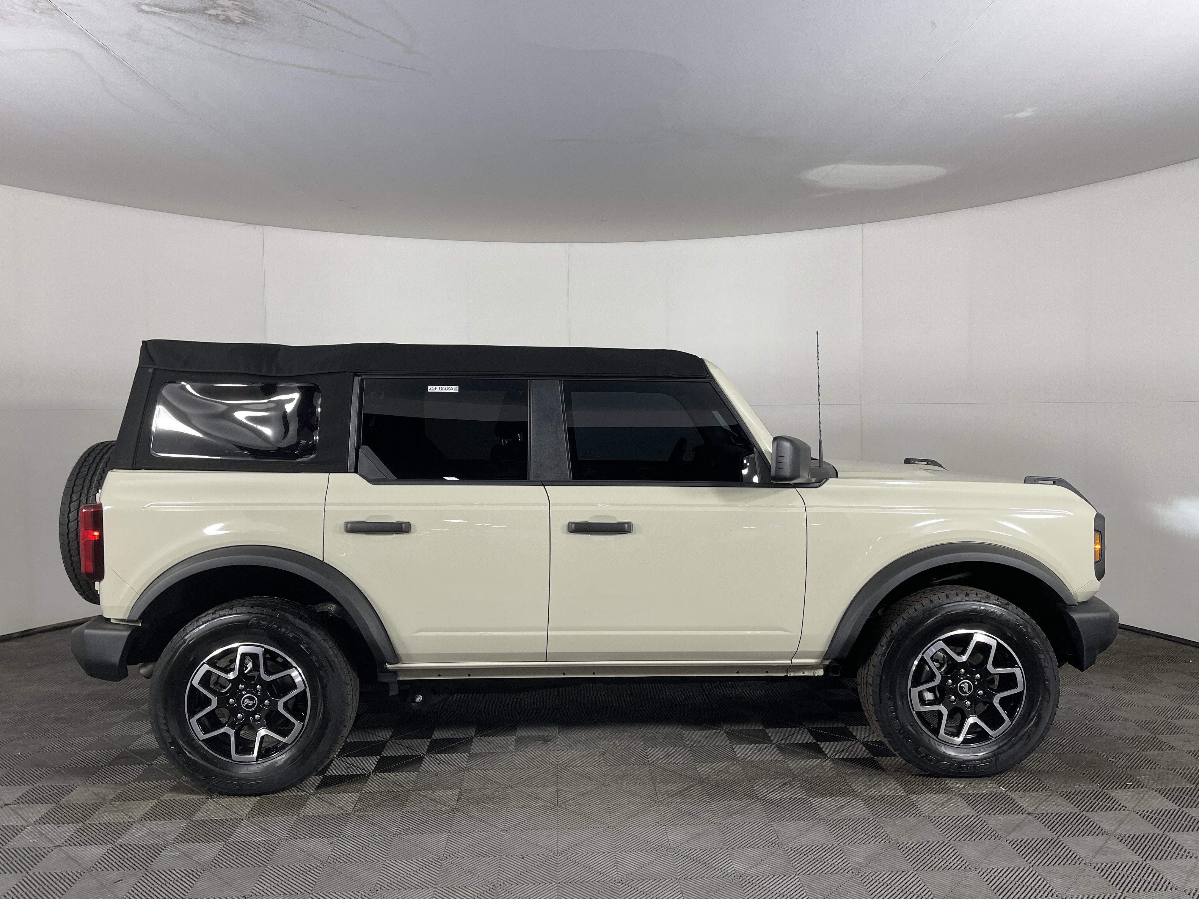 Used 2025 Ford Bronco 4-Door image 5