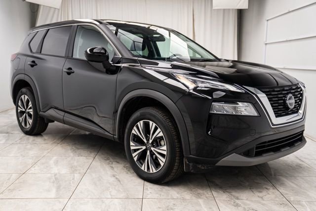 Used 2023 Nissan Rogue SV image 1