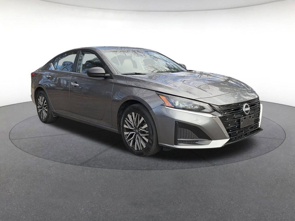 Used 2024 Nissan Altima 2.5 SV image 7