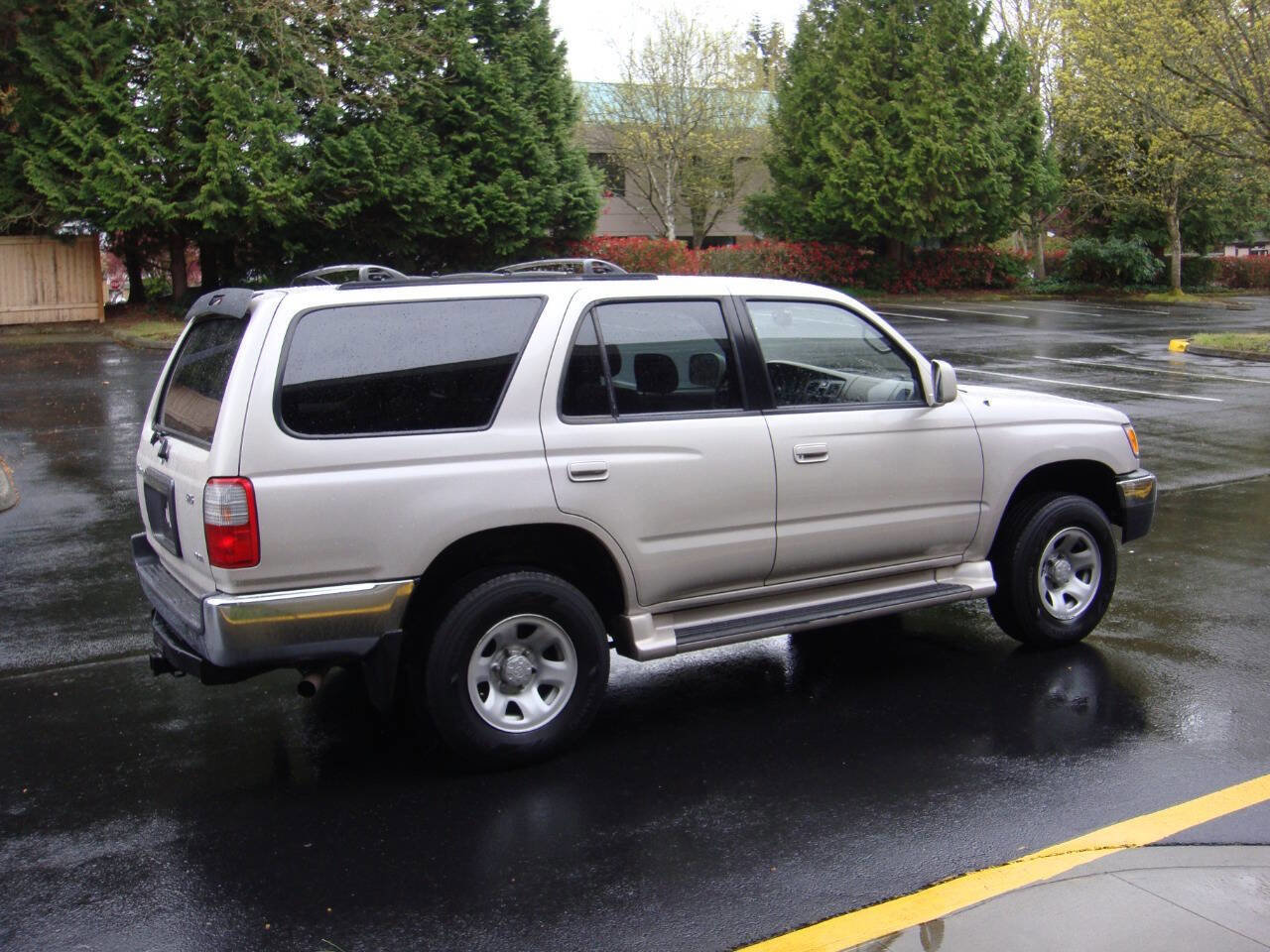 Used 2000 Toyota 4Runner SR5 image 6