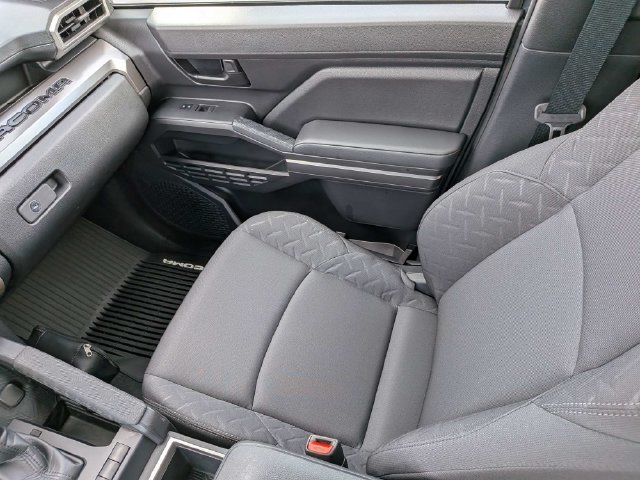 Certified 2024 Toyota Tacoma SR5 AWD/4WD image 19