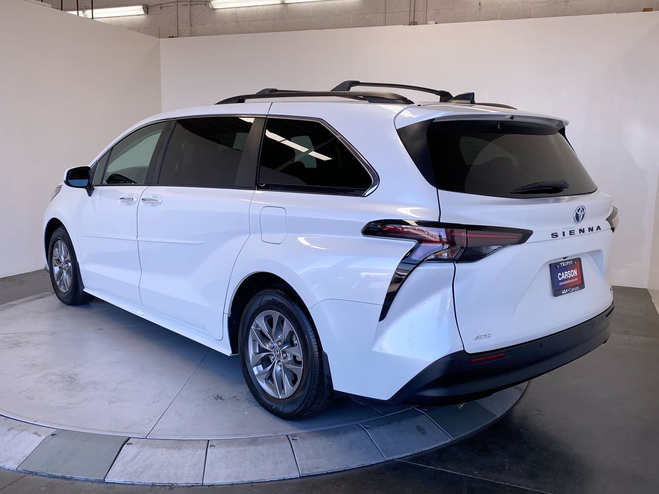Used 2024 Toyota Sienna XLE w/ XLE Plus Package AWD/4WD image 3