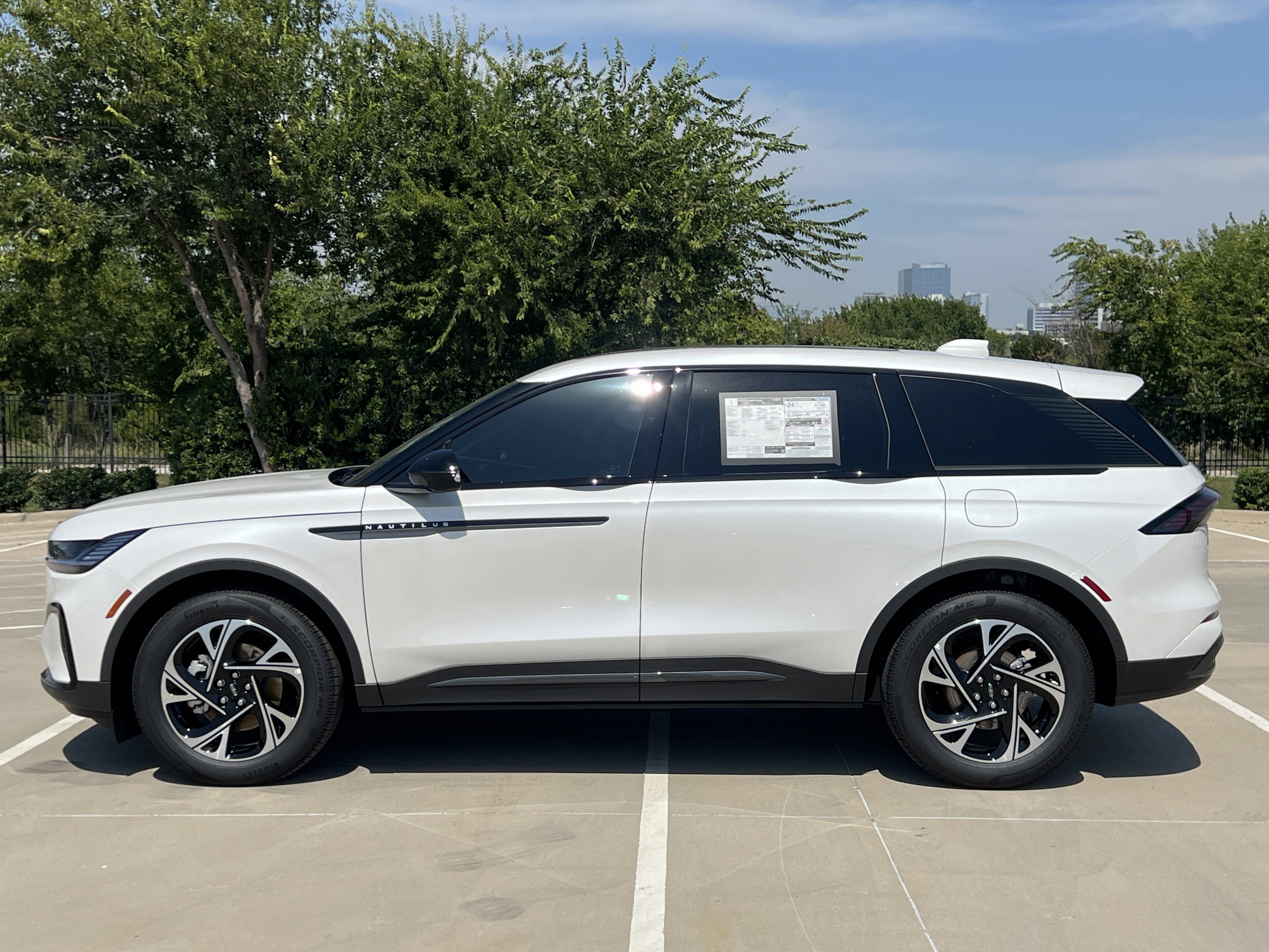 New 2025 Lincoln Nautilus Premier w/ Equipment Group 102A image 4