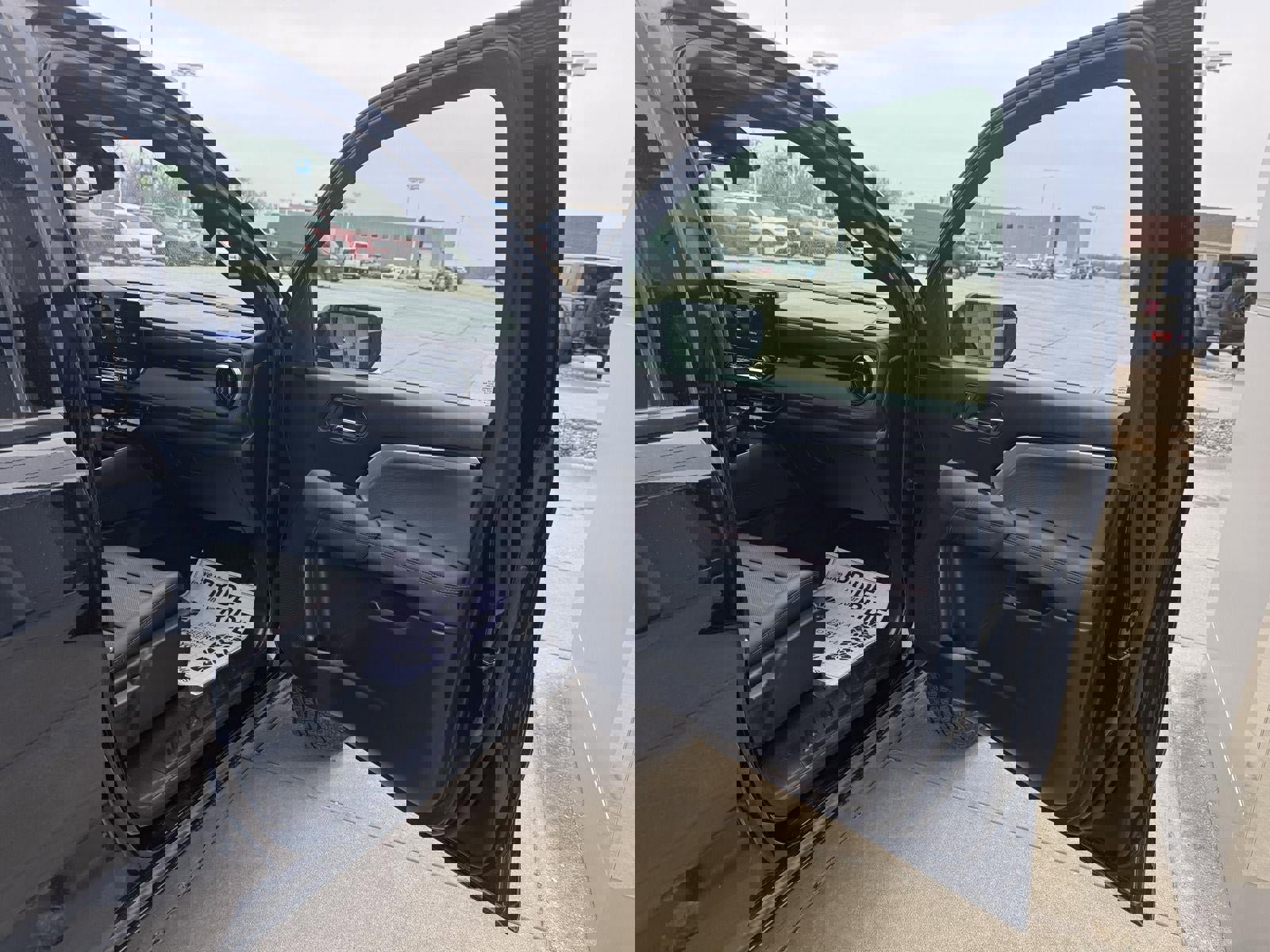 Used 2024 Chevrolet Colorado Z71 w/ Z71 Convenience Package 2 image 30