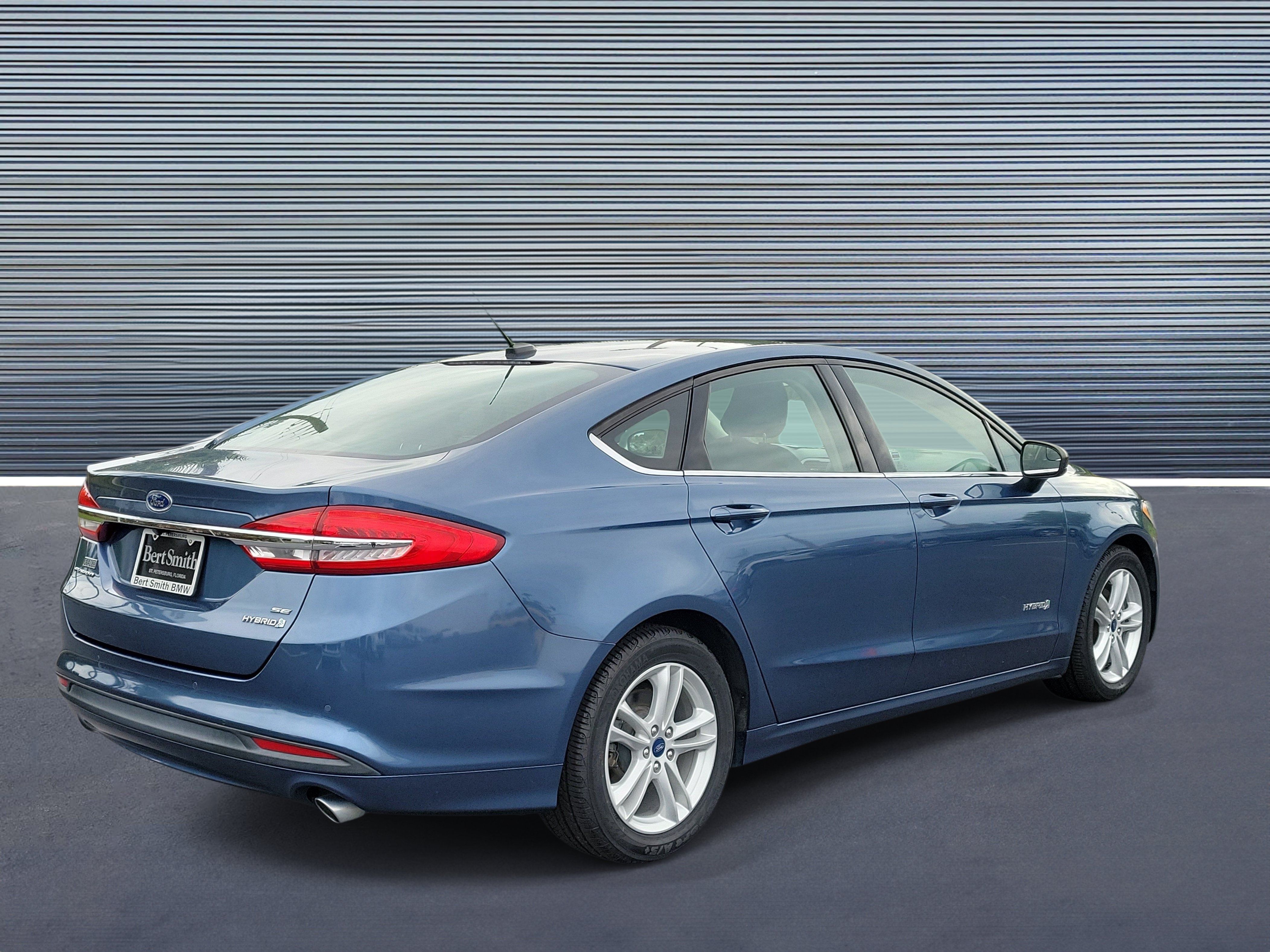 Used 2018 Ford Fusion SE FWD image 3
