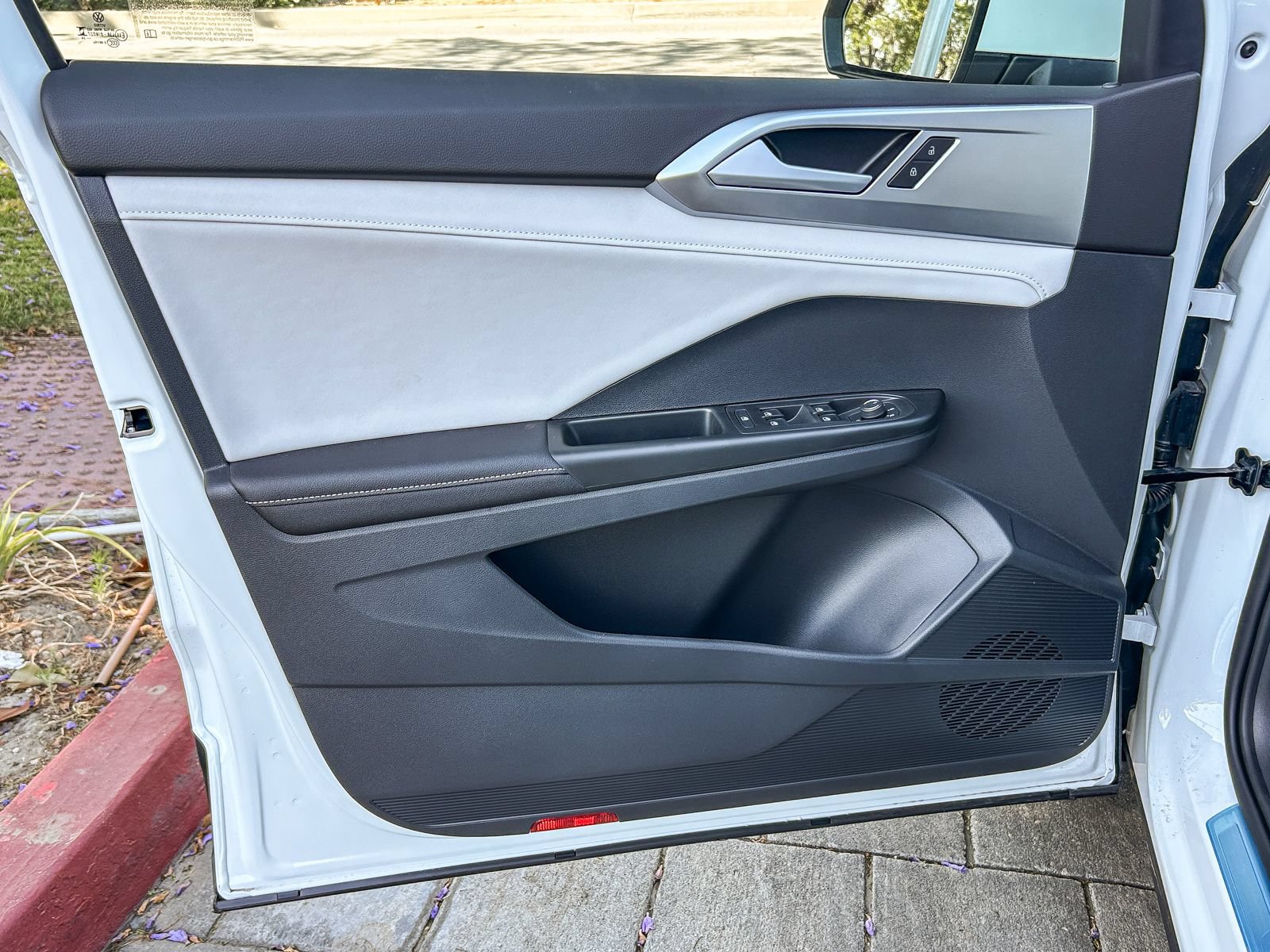 New 2026 Volkswagen Taos SE FWD image 23