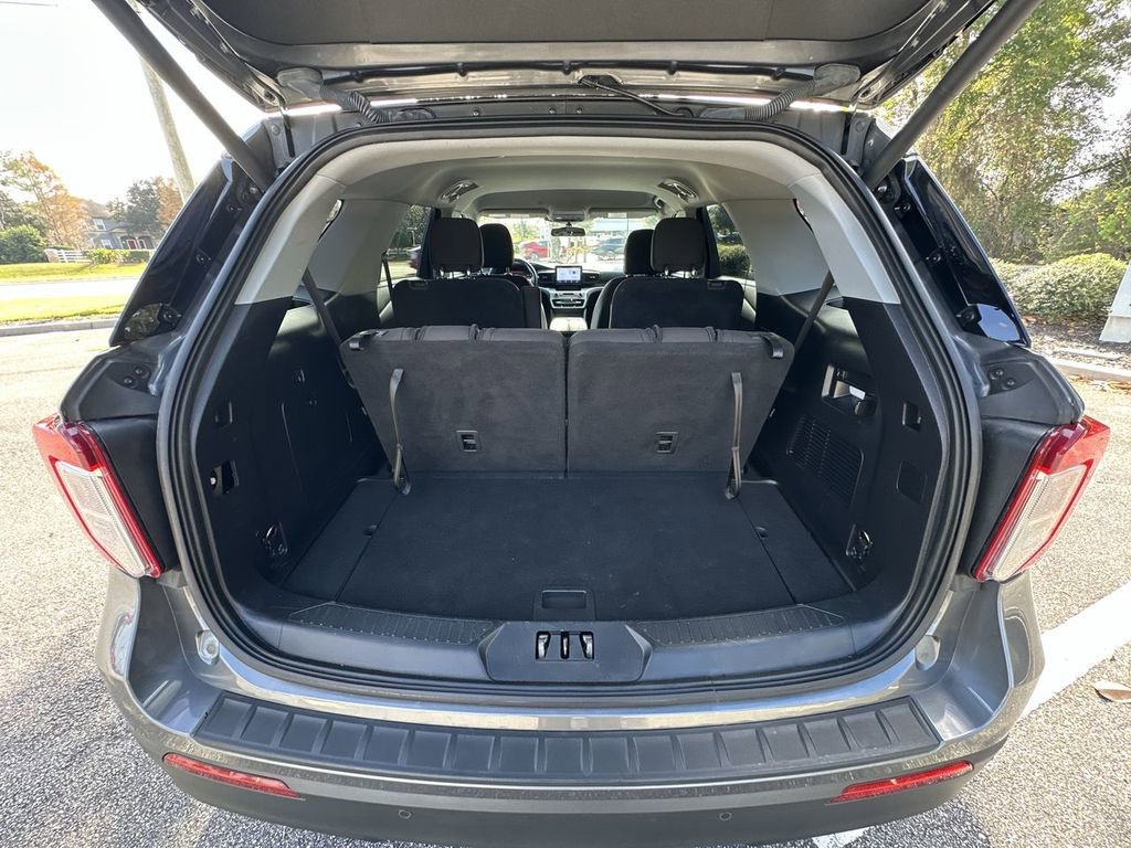 Used 2022 Ford Explorer XLT image 28