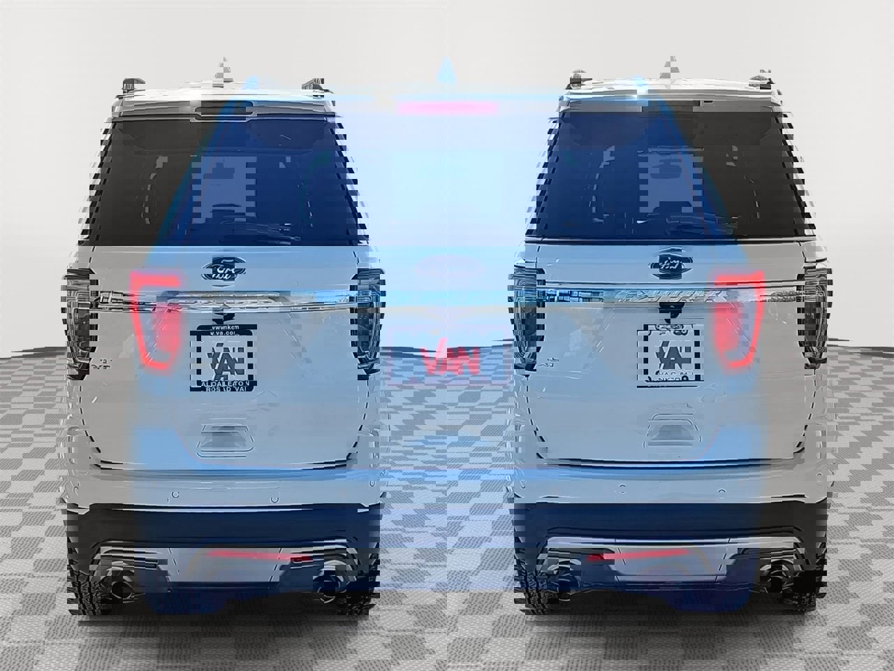 Used 2017 Ford Explorer XLT image 6