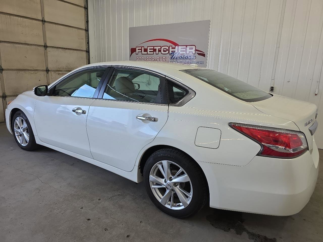 Used 2015 Nissan Altima 2.5 SL w/ Technology Package FWD image 9