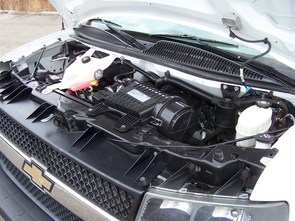 Used 2017 Chevrolet Express 2500 LT w/ LT Preferred Equipment Group image 36