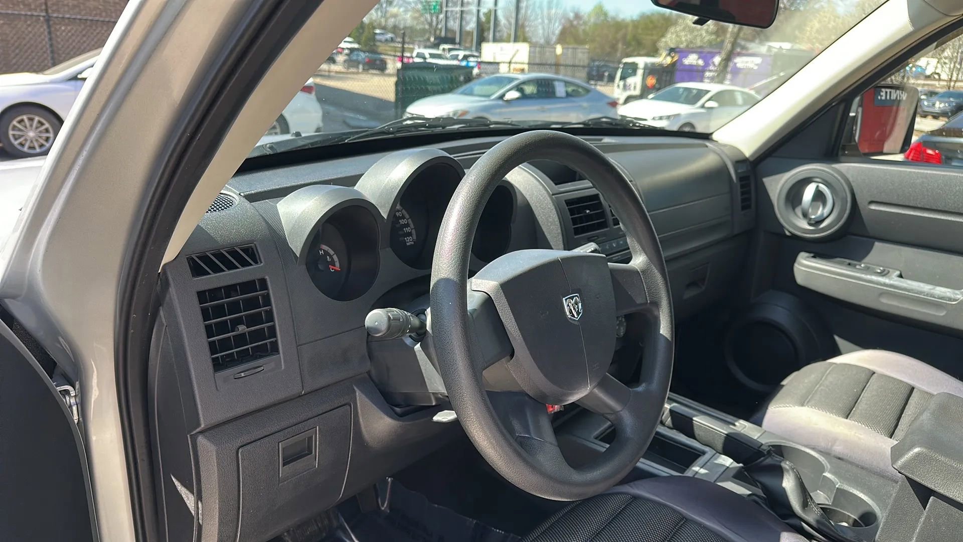 Used 2008 Dodge Nitro SXT image 14